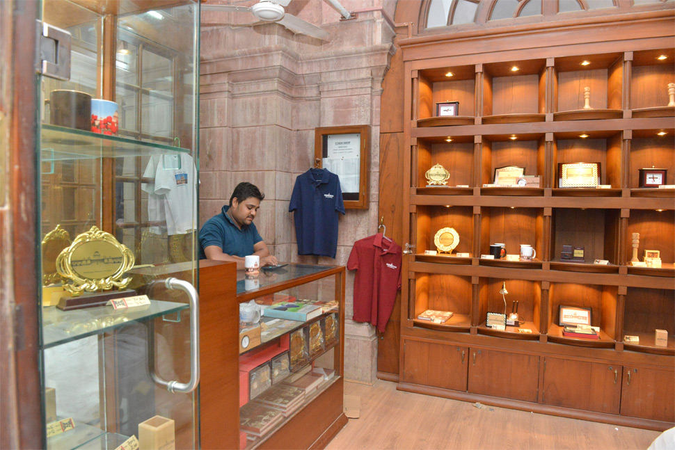 Curio shop2