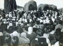 The President addressing teachers of Delhi State Primary Schools at the Mughal Gardens of Rashtrapati Bhavan